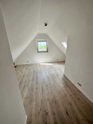 Helle 2-Zimmer-Dachgeschosswohnung mit Balkon