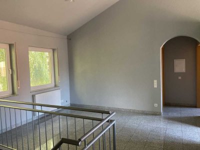 Freundliche 4,5-Zimmer-Wohnung mit gehobener Innenausstattung mit EBK in Vaihingen Enz /Ensingen
