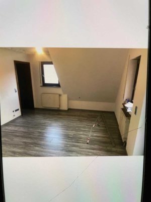 Modernisierte 3-Zimmer-DG-
Wohnung mit Balkon und Einbauküche in Calw