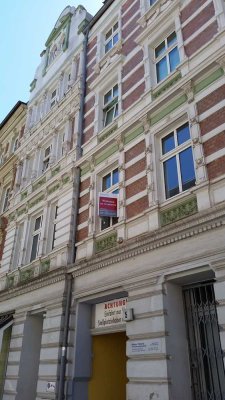 Große 2-Raum-Wohnung mit Gäste-WC zu vermieten.