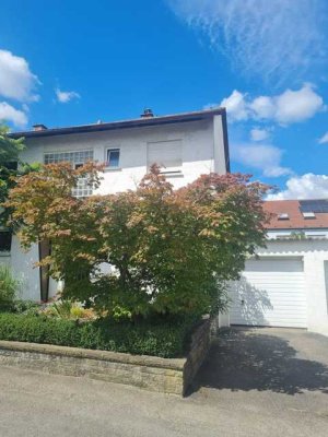 DHH mit schönem Garten in zentraler Lage - Nutzfläche im DG u. UG