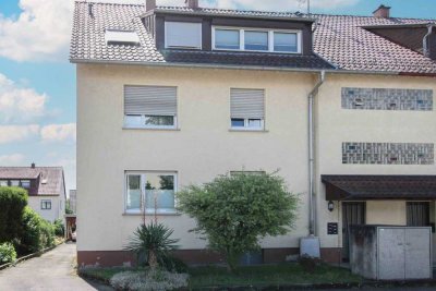 Charmante 3-Zimmer-Wohnung mit Balkon, eigenem Gartenanteil & Garage