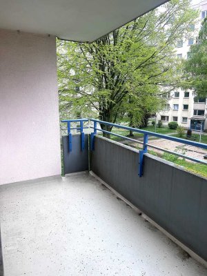 Eschborn - 3-Zimmer-Wohnung mit Balkon, Garage und PKW-Stellplatz!