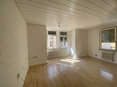 4 Zimmerwohnung neu saniert mit Altbau Charme