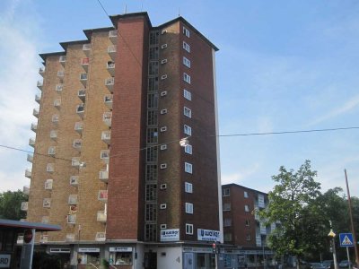 Gelegenheit: komplett renovierte  51 m² Wohnung  ( 2 Zimmer) mit Balkon, direkt am HBF, ab sofort