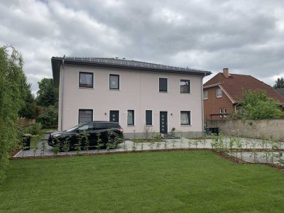 Neuwertige Doppelhaushälfte in Mahlsdorf- Nord