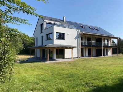 „EXKLUSIVES PENTHOUSE – 8 ZIMMER MIT DACHTERRASSE“
ENERGIEEFFIZIENTER HOLZ-NEUBAU IN 84435 LENGDORF