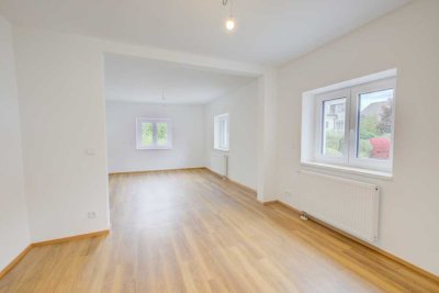 Platz für die ganze Familie! -Großzügige und moderne 6 Zimmer Wohnung mit Balkon in Altstadtnähe