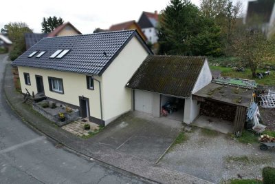 Zweifamilienhaus mit großem Grundstück in Lichtenau-Holtheim