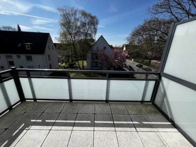 Gutschein inklusive: Tolle DG-Wohnung mit Balkon und Tageslichtbad