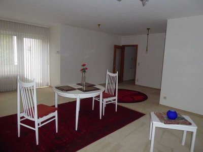 Sonnige Wohnung mit Balkon im Obergeschoss eines gepflegten Mehrparteienhaus, inklusive Garage!