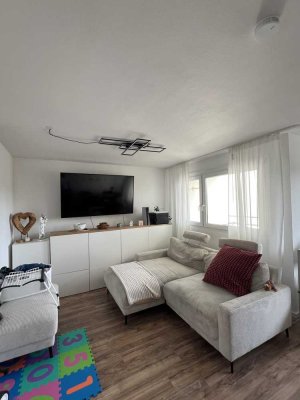 Geschmackvolle, modernisierte 3-Raum-Wohnung mit geh. Innenausstattung mit EBK