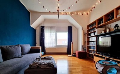 Freiwerdende großzügige 3-Zimmer-Wohnung in einem denkmalgeschützten Altbau am Griechischen Park!