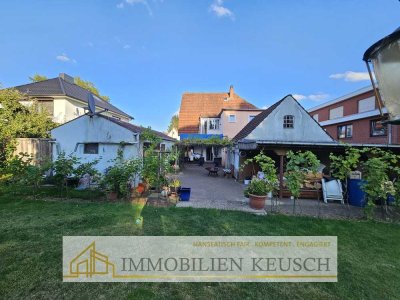 Preis erneut deutlich reduziert ! Große Stadtvilla mit viel Platz & Potenzial, TRAUM-Garten
