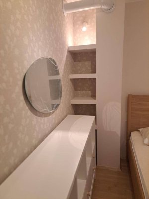 Vollmöblierte 2-Zimmer Altbauwohnung mit Aufzug