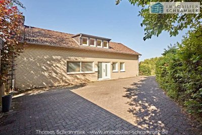 FREISTEHENDES EINFAMILIENHAUS MIT GR. EINLIEGERWOHNUNG,  TERRASSE, BALKON, GARTEN UND DOPPELGARAGE