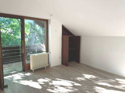 Wohnen auf Zeit: Unmöblierte 4-Zimmer-Dachgeschoss-Wohnung in ruhiger Waldrandlage Kraillings