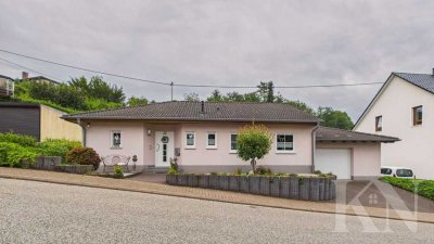 Komfortables Wohnen auf einer Ebene – Bungalow mit Gartenparadies und großer Garage in Merchweiler!