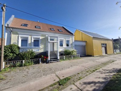 Einfamilienhaus / Mehrgenerationshaus in ländlicher Lage mit Nebengebäuden und Garage in Neubuchholz