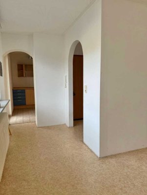 Ansprechende und gepflegte 2-Zimmer-EG-Wohnung mit Balkon und Einbauküche in Wächtersbach