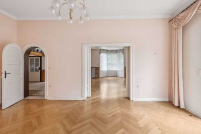Stattliche Fabrikanten-Villa mit Doppelgarage auf einem Parkähnlichen Gartengrundstück