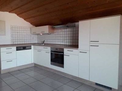 Schöne, sehr helle 2,5-Zimmer Dachgeschoss - Wohnung mit Balkon