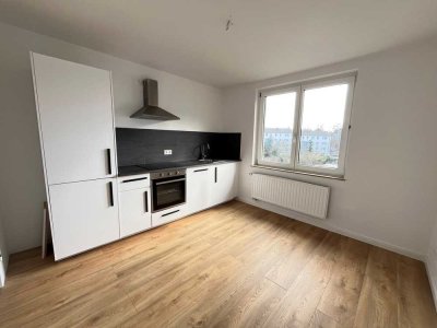 Modernisierte 1,5 Zimmer Wohnung mit Einbauküche und Tageslichtbad