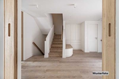Doppelhaushälfte mit Garage
