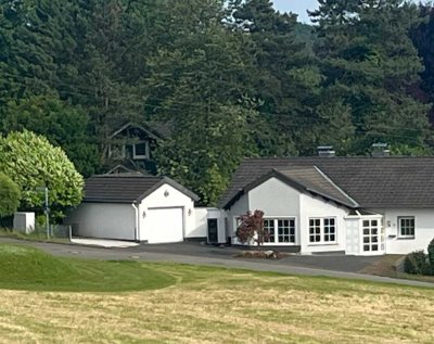 Loftartige DHH mit Wärmepumpe und Fußbodenheizung, 2 Terrassen und Garten in ruhiger Lage