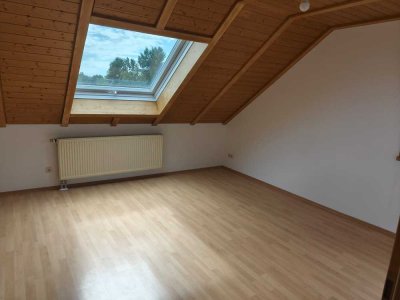 Attraktive 2-Zimmer-Dachgeschosswohnung im Außenbereich