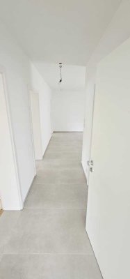 Sanierte 4 Zimmer Wohnung 2.OG in Zentraler Lage