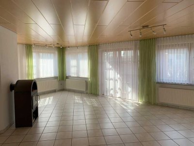 Helle und hochwertig ausgestattete 3 1/2 Zimmerwohnung