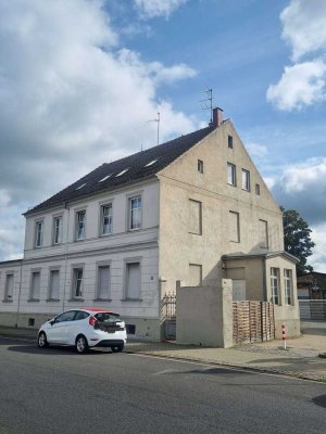 Frisch renovierte, 1,5 R - Whg. mit Wanne und kleine EBK