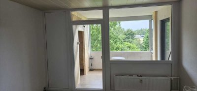 Erstbezug nach Sanierung mit Balkon: Attraktive 2,5-Raum-Dachgeschosswohnung in Lehre