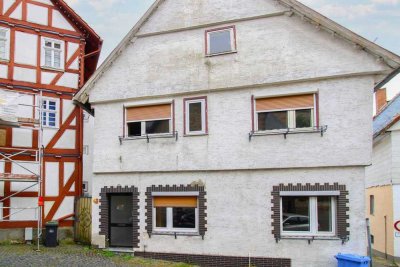 EFH mit ELW im historischen Ortskern von Neukirchen –viel Potenzial für Individualisten & Investoren