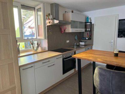 Exklusive, sanierte 2-Raum-EG-Wohnung mit geh. Innenausstattung, Terrasse 2 und EBK in Schwaikheim