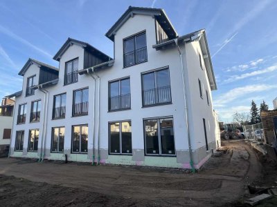Attraktives Neubau-Reihenendhaus mit großem Garten in Bestlage von Babenhausen