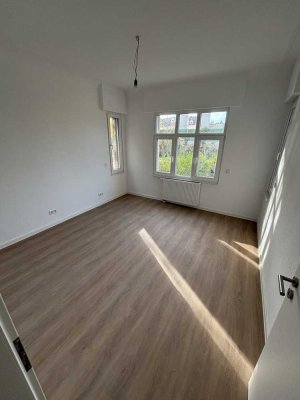 Helle 4-Zimmer Wohnung im EG mit Balkon in Bonn-Bad Godesberg