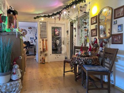 GROßZÜGIGE WOHNUNG MIT GEMÜTLICHEN BALKON