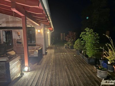 Exklusiver Bungalow mit Garagen und Kellergewölben