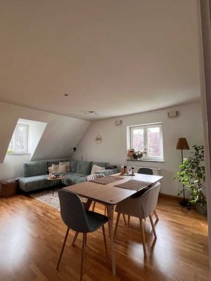 Schöne Dachgeschosswohnung in Altötting Zentrum / Holz- und  Fliesenböden