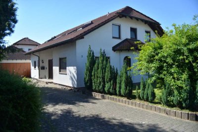 Landhaus mit ELW und Doppelgarage in TOP LAGE !