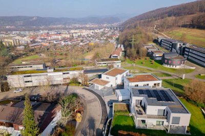 Moderne Erdgeschosswohnung auf dem Hünerberg mit weitläufiger Terrasse und Wiesentalblick
