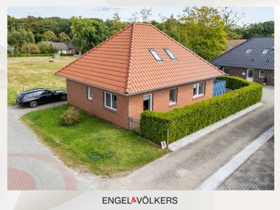 Familienfreundlicher Bungalow mit pflegeleichtem Garten, Carport & 2 Bädern