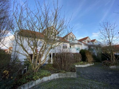 Gepflegte 4-Zimmer OG/DG-Maisonette mit Süd-Balkonen und Tiefgarage in Schauenburg-Elgershausen