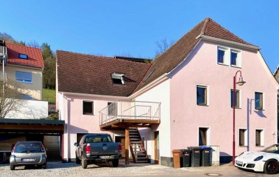 Gepflegte Wohnung mit zwei Zimmern sowie Terrasse und Einbauküche in Wolpertshausen-Unterscheffach