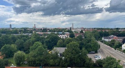 zentral gelegene 4-Zimmer-Wohnung mit Ost- und West-Loggien ab November zu vermieten