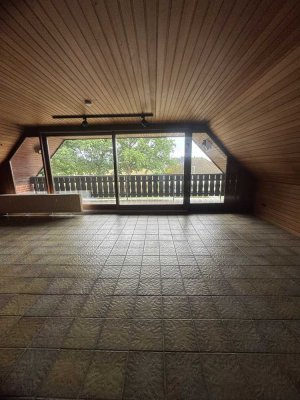 LANDLEBEN JETZT großzügige 4 Zimmer DG-Wohnung wartet auf neue Mieter