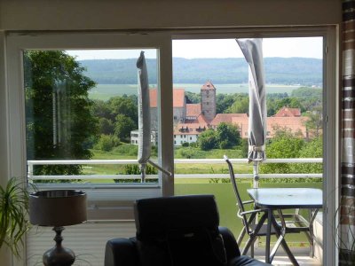 Gepflegte Maisonette-Wohnung mit dreieinhalb Zimmern sowie Balkon und Einbauküche in Hildesheim