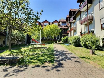 RESERVIERT! Idyllisches Wohnen mitten im Grünen: Maisonette mit Balkon im Jägerhof Mörlenbach